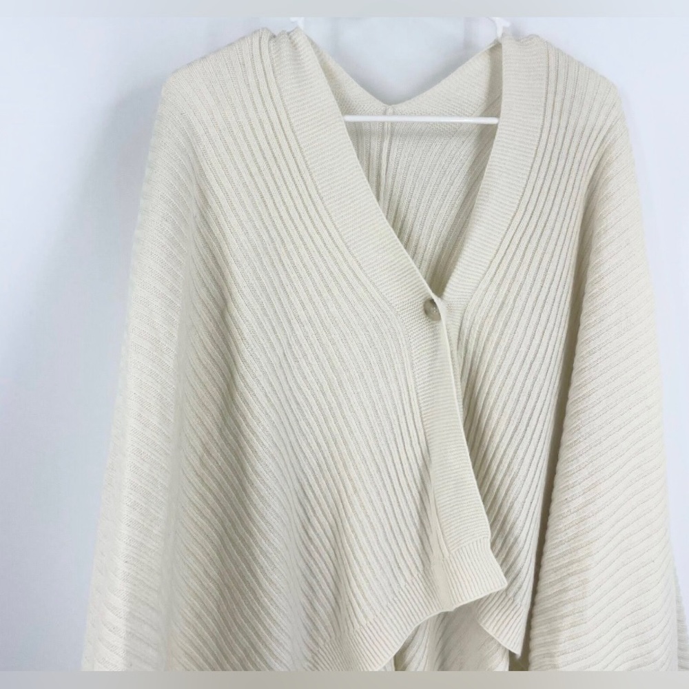 Uniqlo Cream Sweater Poncho Wrap with Button